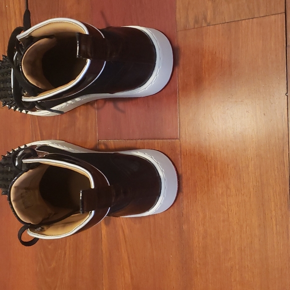 Steve Madden Promoter-s  Special Edition Red Bottoms custom soles Blk Spikes 9M - Picture 6 of 8